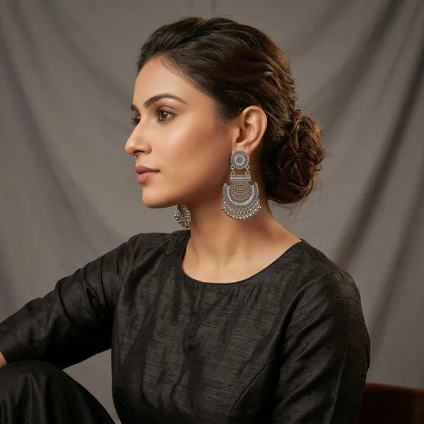 Silver_Oxidized_Chandbali_Earrings_With_Ghungroo_Details
