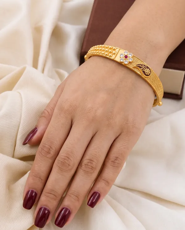 Gold_Plated_Kundan_Stone_Embellished_Bangles_For_Women