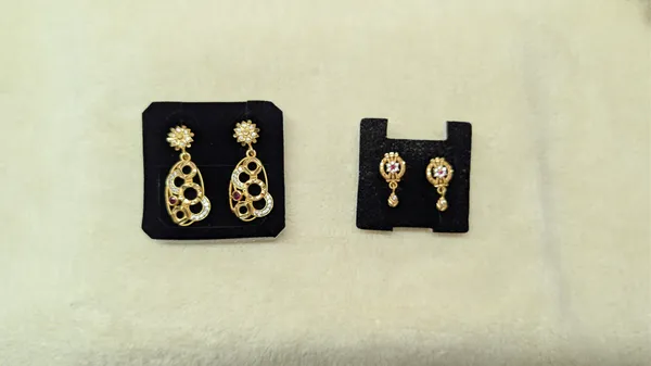 Golden_Floral_Drop_Earrings_Set_For_Women
