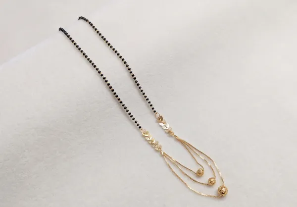 Gold_And_Black_Beaded_Mangalsutra_Necklace_For_Women