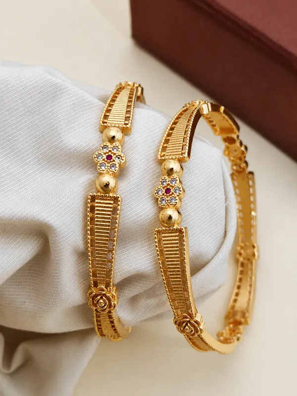 Gold_Plated_Floral_Textured_Bangles_Set_For_Women