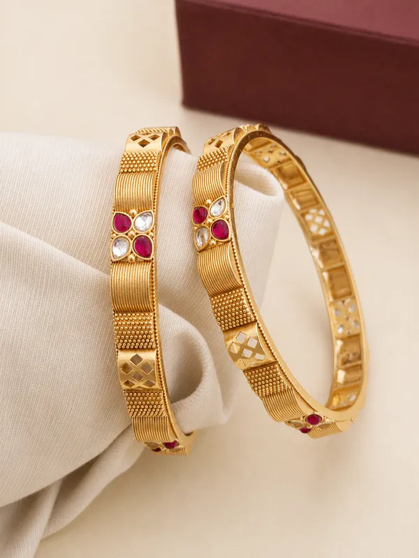 Gold_Plated_Textured_Bangles_With_Ruby_And_Polki_Accents