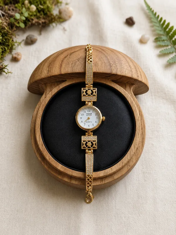 Vaga_Lattice_High_Gold_Plated_AD_Embedded__Watch_with_Diamond-Patterned_Micro-Pave_Links_&_White_Dial