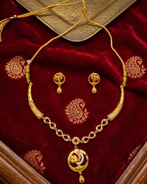 Golden_Peacock_Motif_Necklace_Set_With_Matching_Earrings