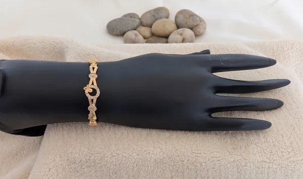 Gold_Tone_Crystal_Bracelet_For_Women