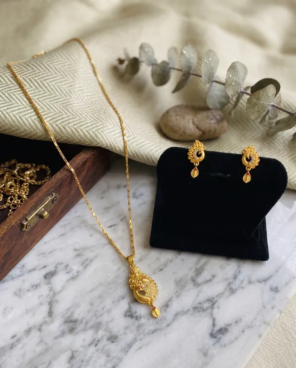 Gold_Plated_Peacock_Design_Pendant_Necklace_Set_With_Earrings