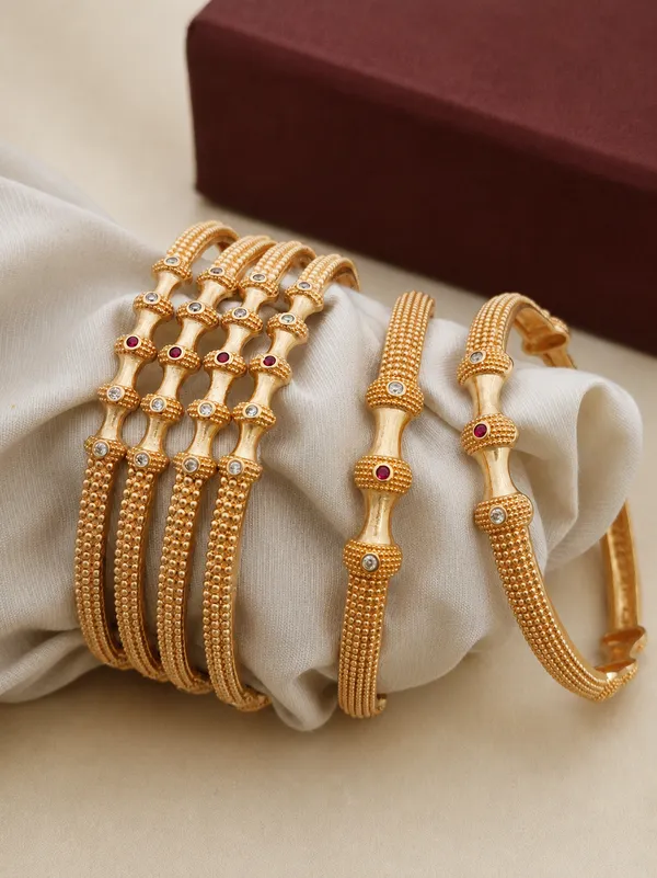 Gold_Plated_Textured_Bangle_Set_With_Ruby_And_Kundan_Accents