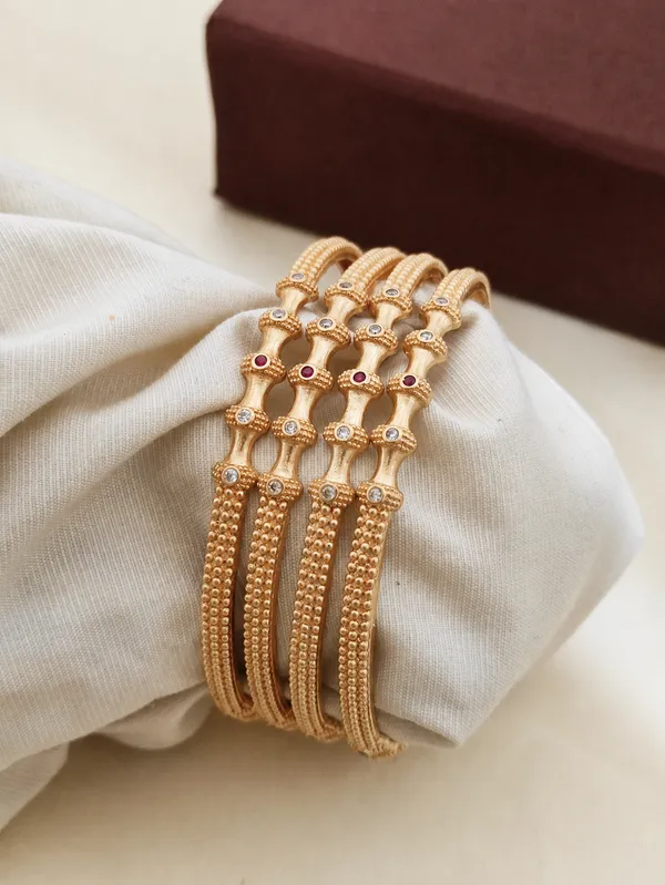 Gold_Plated_Textured_Bangle_Set_With_Ruby_And_Kundan_Accents