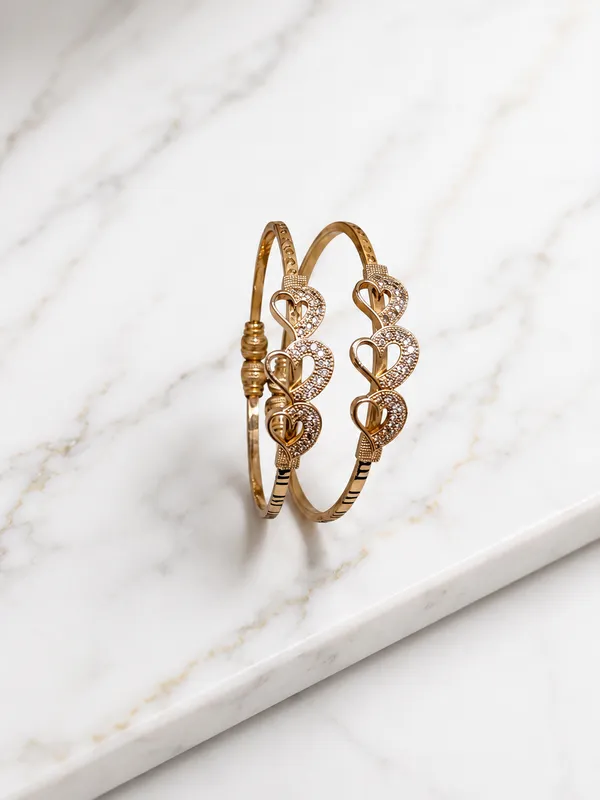 Gold_Plated_Heart_Design_Bracelet_Set_For_Women