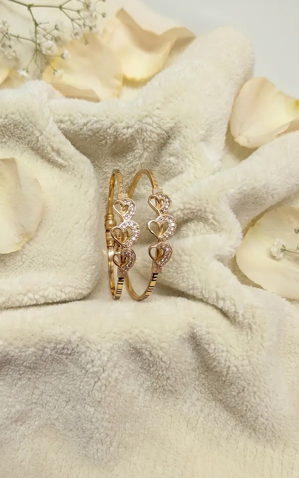 Gold_Plated_Heart_Design_Bracelet_Set_For_Women