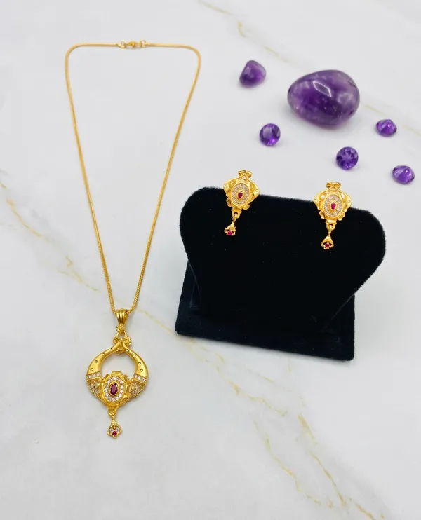 Golden_Floral_Pendant_Necklace_Set_With_Matching_Earrings