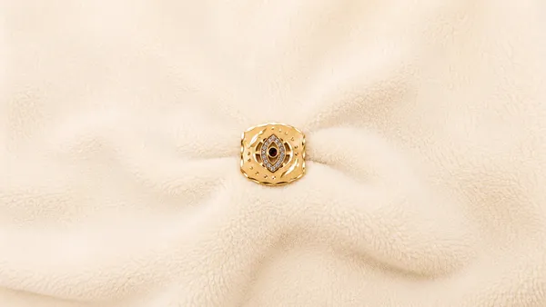 Gold_Textured_Floral_Ring_For_Women