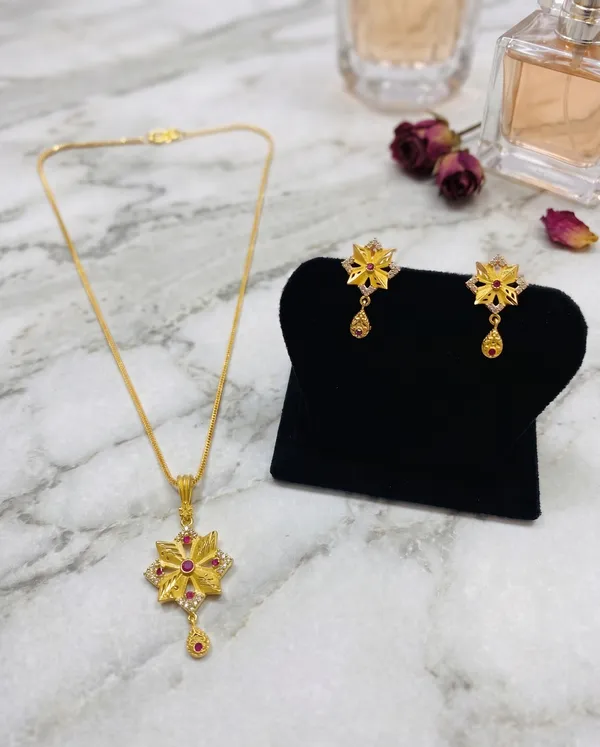 Gold_Plated_Pink_Stone_Floral_Pendant_Set_With_Chain_And_Earrings