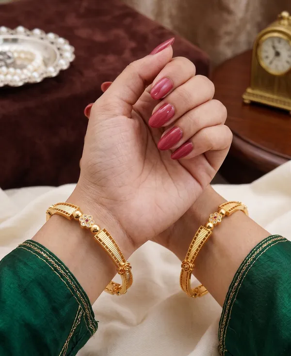 Gold_Plated_Floral_Textured_Bangles_Set_For_Women