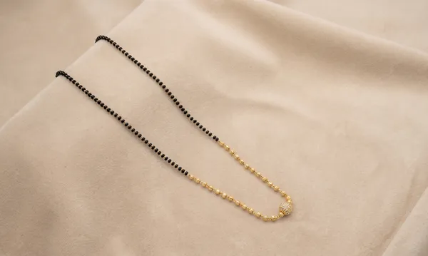 Black_And_Gold_Two_Tone_Mangalsutra_Chain_For_Women