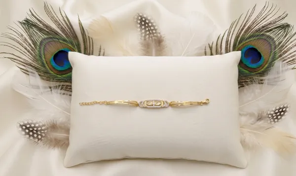 Gold_Plated_Crystal_Studded_Chain_Bracelet_For_Women
