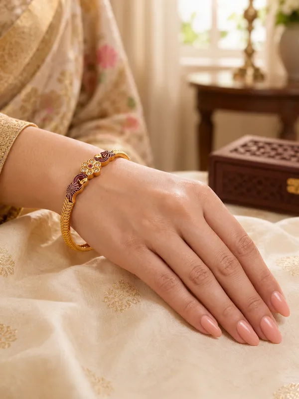 Golden_Floral_Crystal_Embellished_Bangle_Set