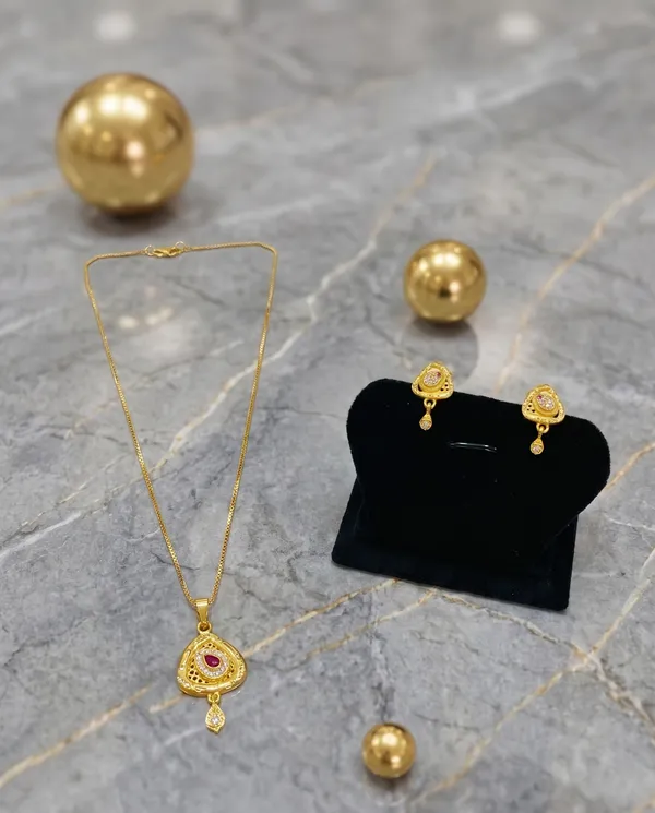 Gold_Plated_Heart_Shaped_Pendant_Set_With_Red_Stone