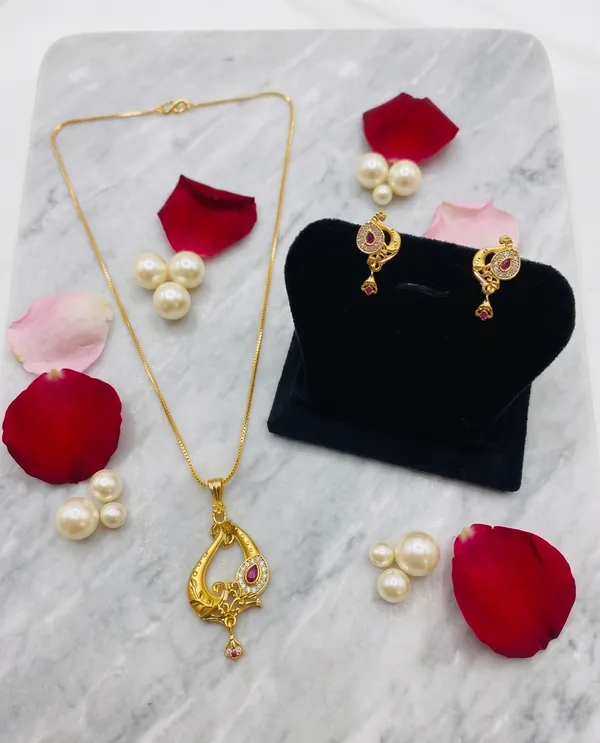 Gold_Plated_Peacock_Design_Pendant_Set_With_Matching_Earrings