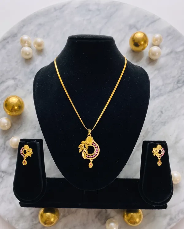 Gold_Tone_Peacock_Design_Pendant_Necklace_Set_With_Earrings