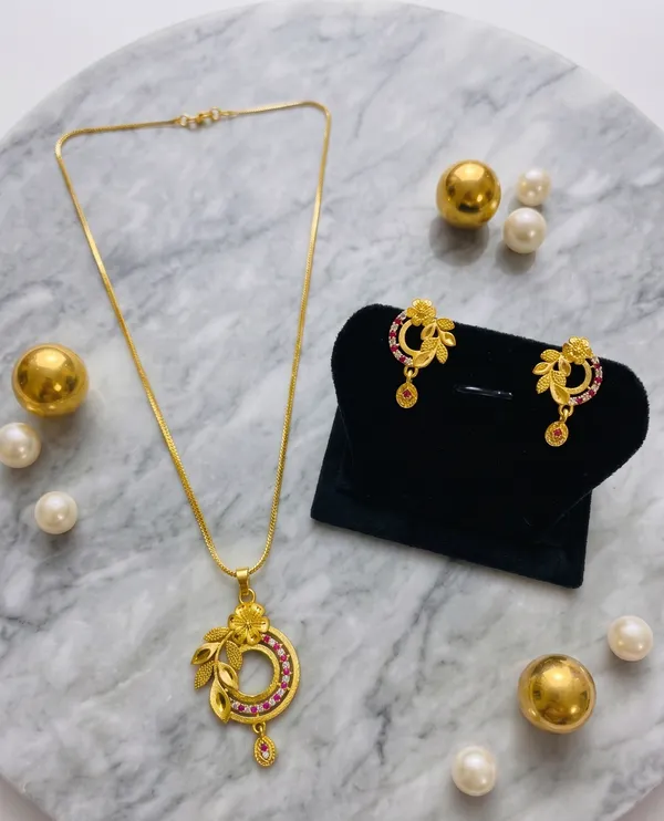 Gold_Tone_Peacock_Design_Pendant_Necklace_Set_With_Earrings