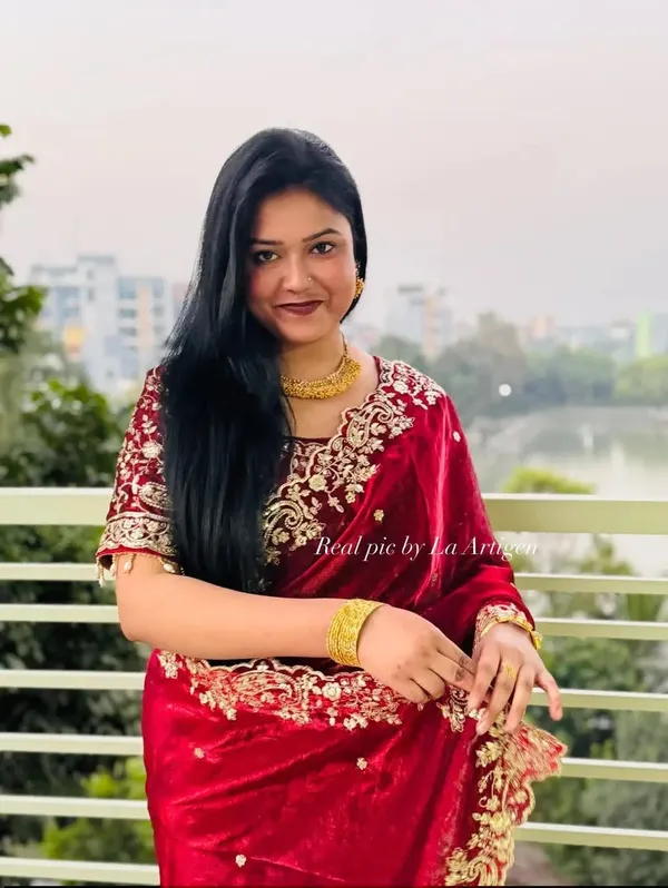 Maroon_Embroidered_Saree_With_Golden_Embellished_Blouse