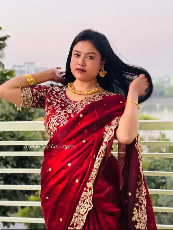 Maroon_Embroidered_Saree_With_Golden_Embellished_Blouse
