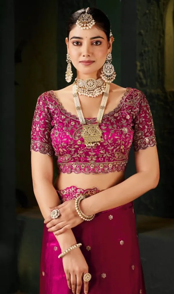 Magenta_Pink_Embroidered_Saree_With_Designer_Blouse_And_Heavy_Jewelry_Set