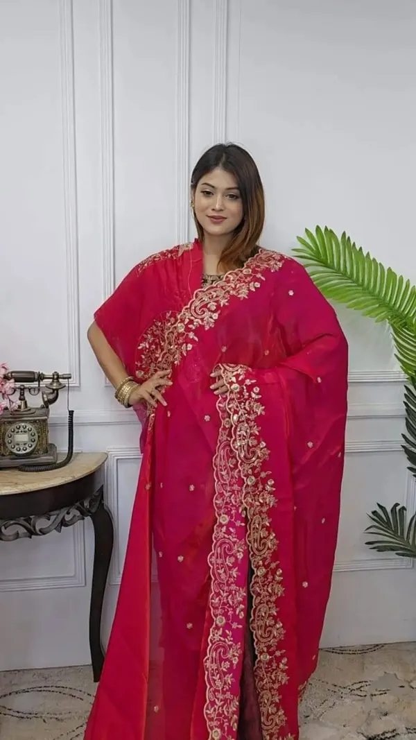Embroidered_Red_Saree_With_Intricate_Golden_Work