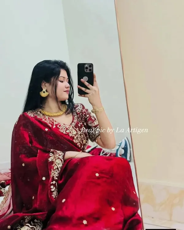 Maroon_Embroidered_Saree_With_Golden_Embellished_Blouse