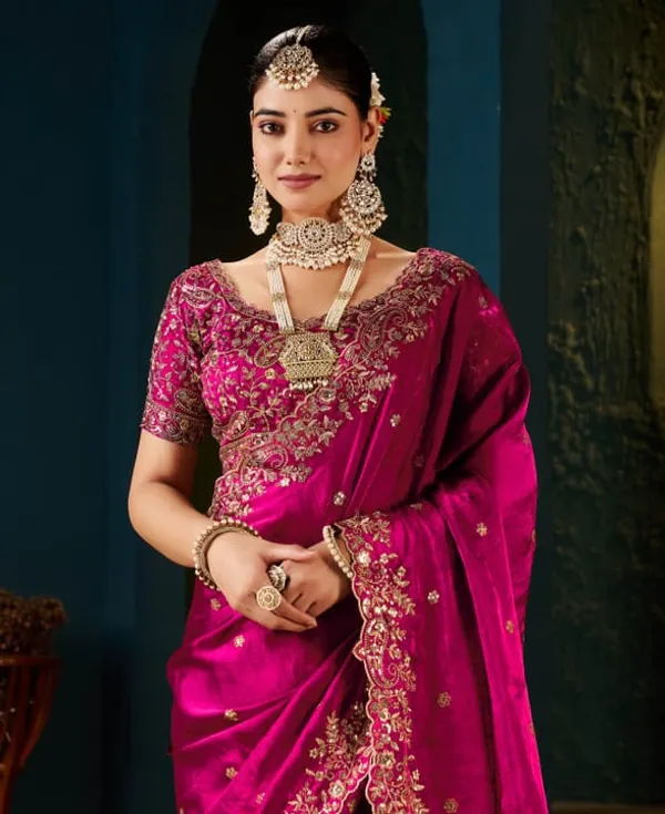 Magenta_Pink_Embroidered_Saree_With_Designer_Blouse_And_Heavy_Jewelry_Set
