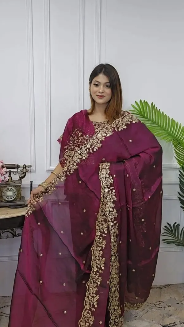 Magenta_Embroidered_Saree_With_Heavy_Work_Blouse