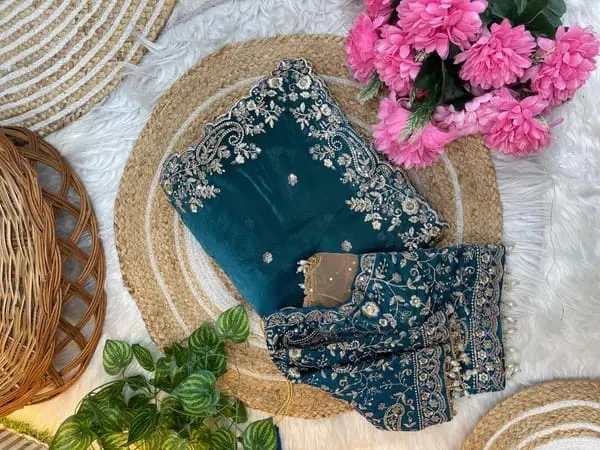 Elegant_Blue_Embroidered_Saree_With_Blouse_Piece