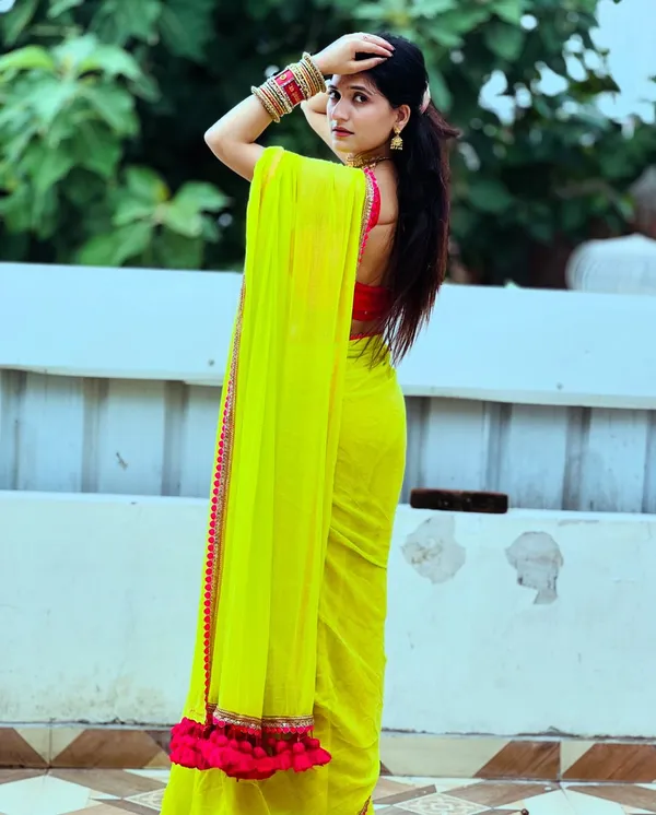 Fashion_Day_Embroidered_Bollywood_Georgette_Saree_(Yellow)