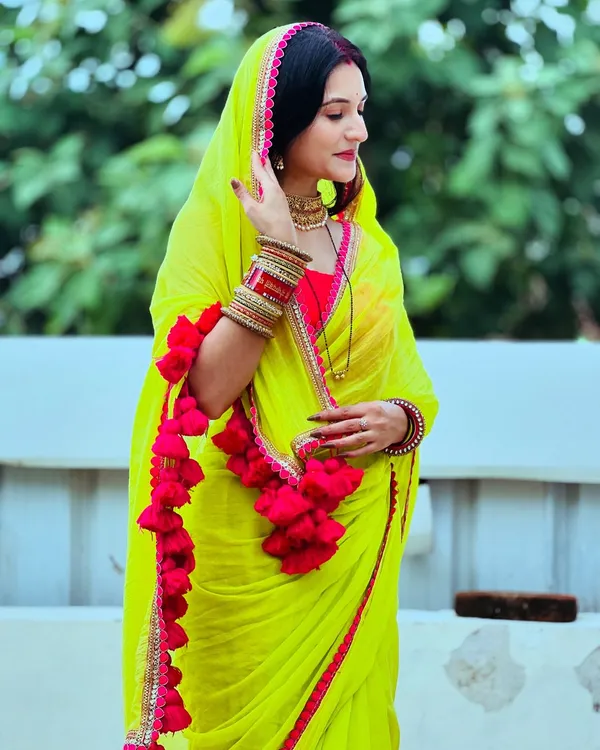 Fashion_Day_Embroidered_Bollywood_Georgette_Saree_(Yellow)