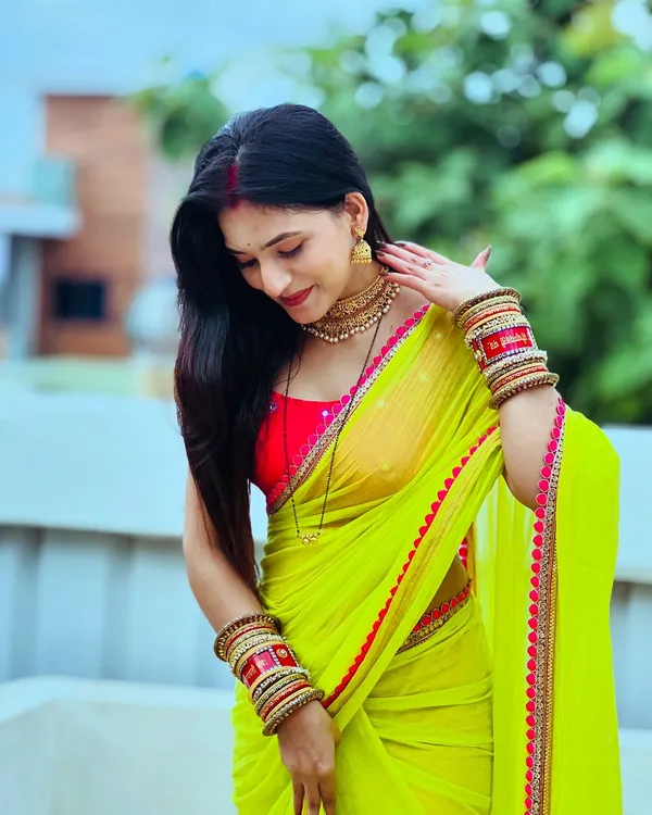 Fashion_Day_Embroidered_Bollywood_Georgette_Saree_(Yellow)
