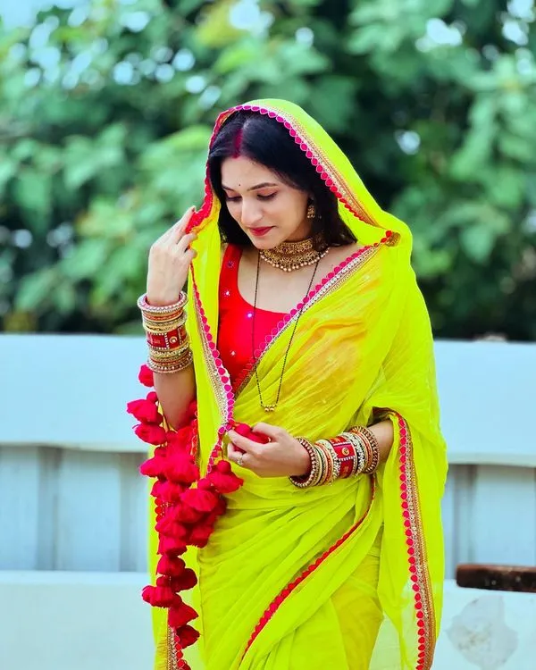 Fashion_Day_Embroidered_Bollywood_Georgette_Saree_(Yellow)