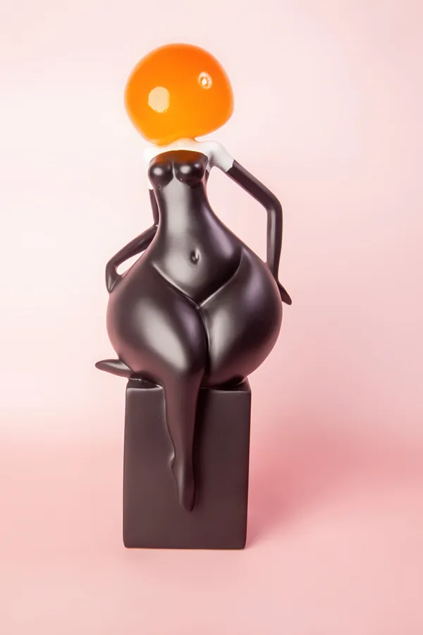 Black_Resin_Decorative_Sculpture_For_Home_Decor