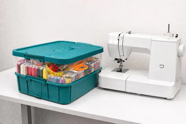Green_Storage_Box_Clear_Stack_And_Carry_Box,_Portable_Craft_Organizers,_And_Storage_Bin_For_Organizing_Arts_And_Crafts,_Sewing,_Makeup,Supplies_Ideal_Hobby_Organizer