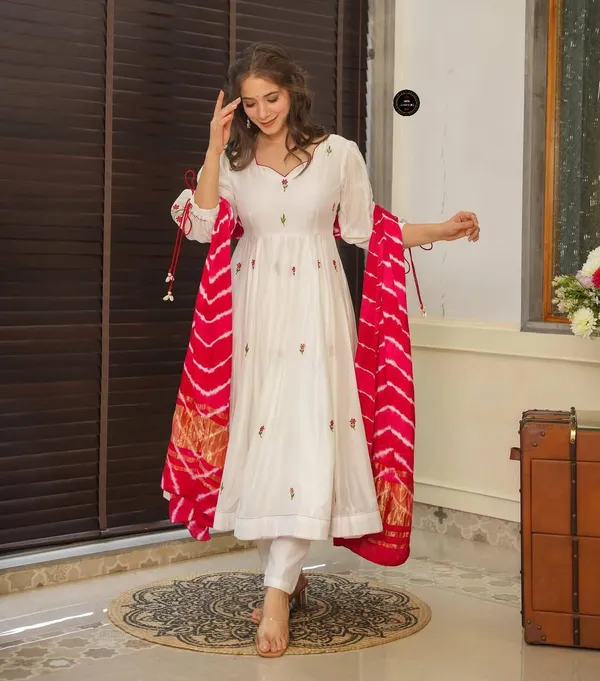 White_Chanderi_Cotton_Pantagon_Neckline_Beautiful_Embroidery_Kurti_Set