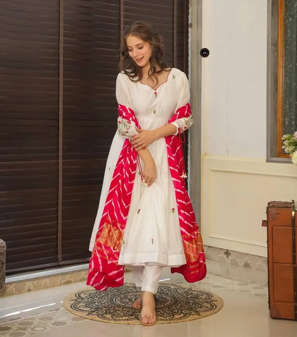 White_Chanderi_Cotton_Pantagon_Neckline_Beautiful_Embroidery_Kurti_Set