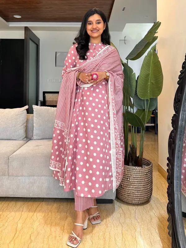 Summer_Season_With_Vibrant_Polka_Dot_Print_Straight_Line_Style_Dupatta_Kurti_Set_Pink