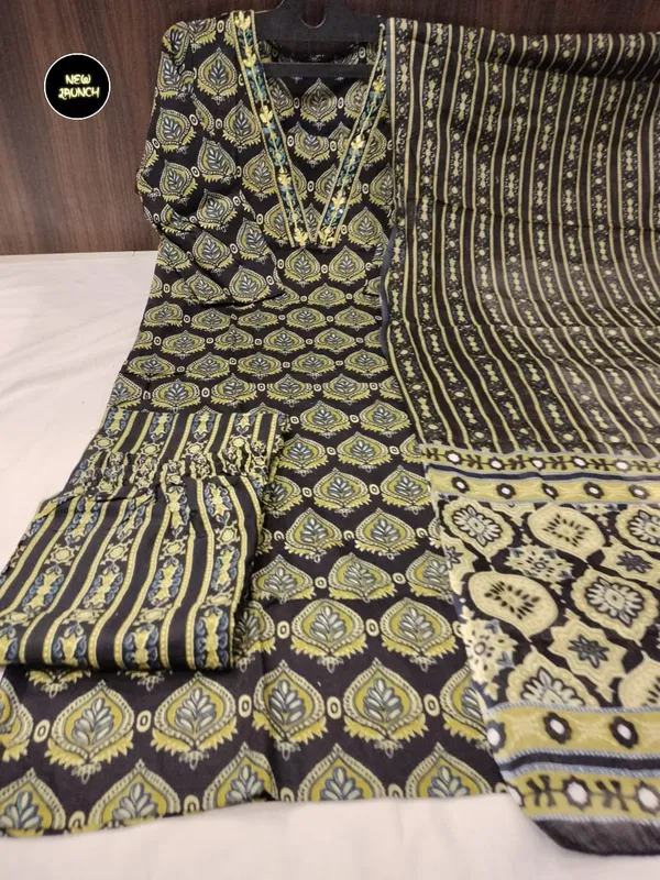 New_Straight_Black_Kurta_Set_With_New_Style_In_Saganeri_Block_Print