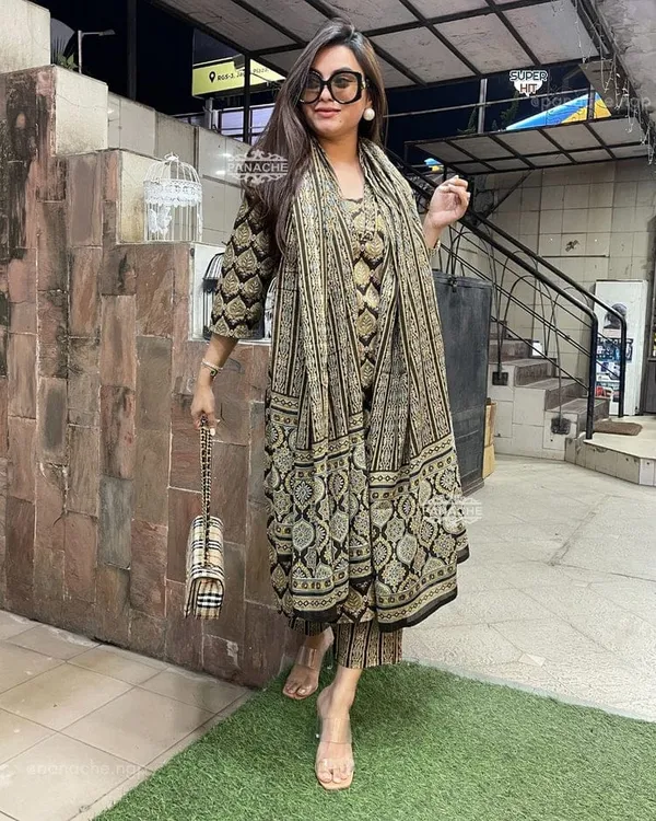 New_Straight_Black_Kurta_Set_With_New_Style_In_Saganeri_Block_Print