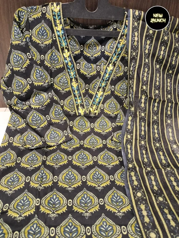 New_Straight_Black_Kurta_Set_With_New_Style_In_Saganeri_Block_Print