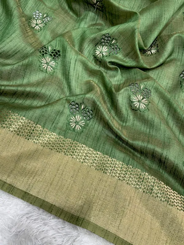 Assam_Silk_Zari_Jacquard_Border_With_Zari_Weaving_Chit_Pallu_With_Running_Blouse_Antique_Gold