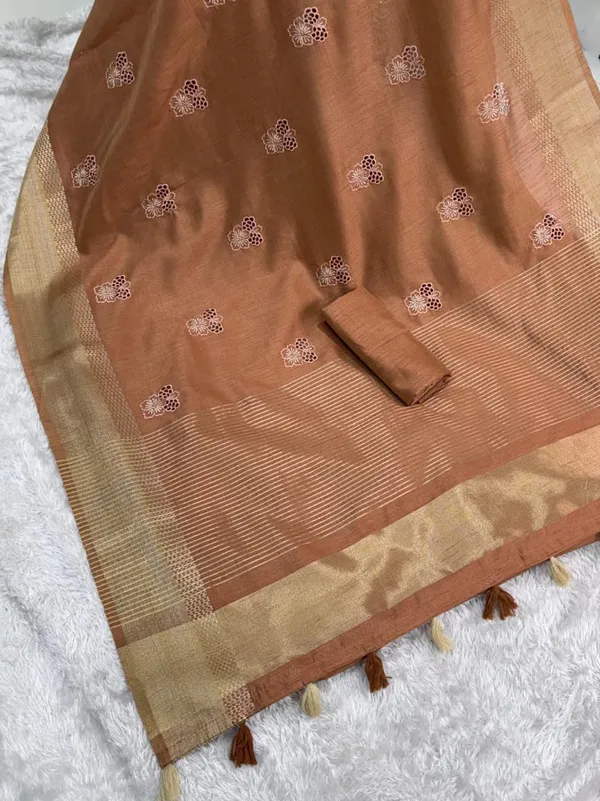 Assam_Silk_Zari_Jacquard_Border_With_Zari_Weaving_Chit_Pallu_With_Running_Blouse_Antique_Gold