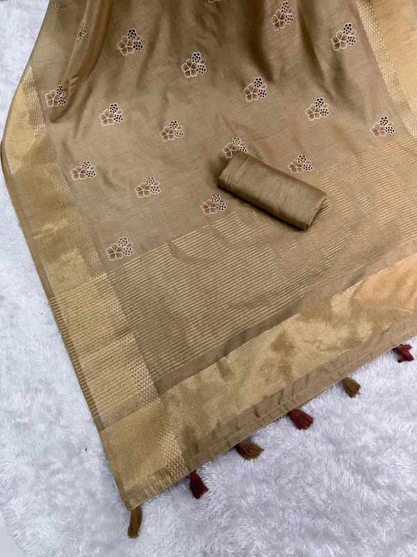 Assam_Silk_Zari_Jacquard_Border_With_Zari_Weaving_Chit_Pallu_With_Running_Blouse_Antique_Gold