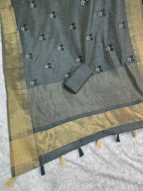 Assam_Silk_Zari_Jacquard_Border_With_Zari_Weaving_Chit_Pallu_With_Running_Blouse_Antique_Gold