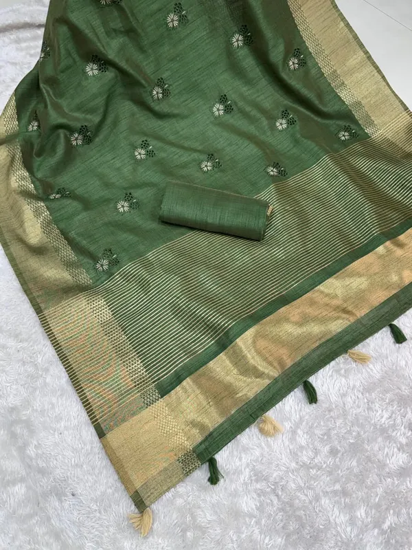 Assam_Silk_Zari_Jacquard_Border_With_Zari_Weaving_Chit_Pallu_With_Running_Blouse_Antique_Gold